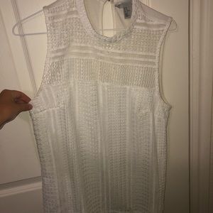 cute white tank top!!